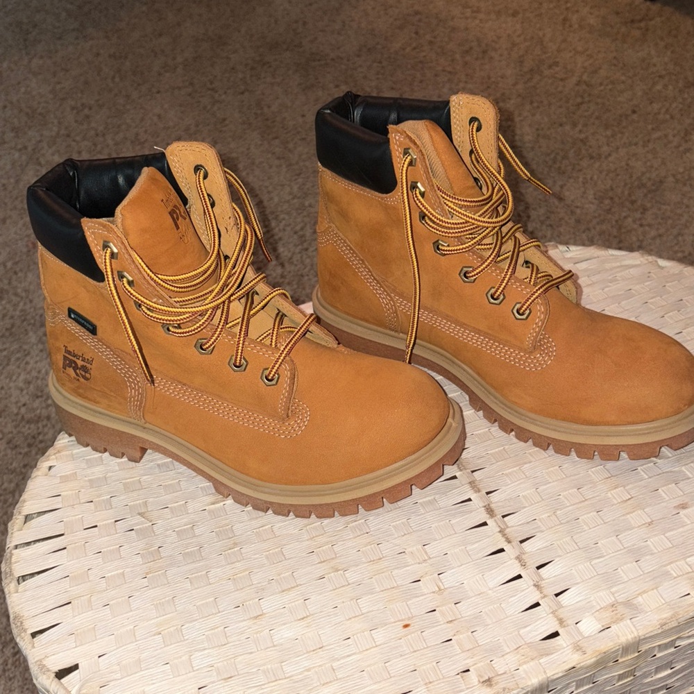 NWOB Timberland Wheat Nubuck Boots- waterproof steel toe top quality